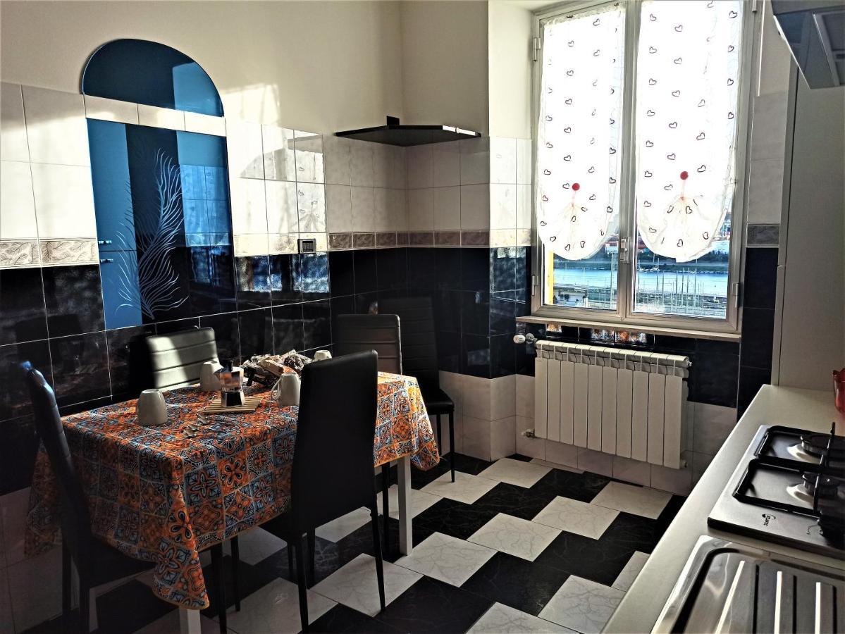 Casa Vacanza Laura เจนัว ภายนอก รูปภาพ